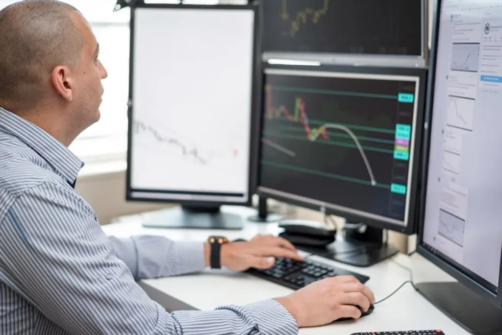 How to Monitor Competitor Rankings Without Manual Checks